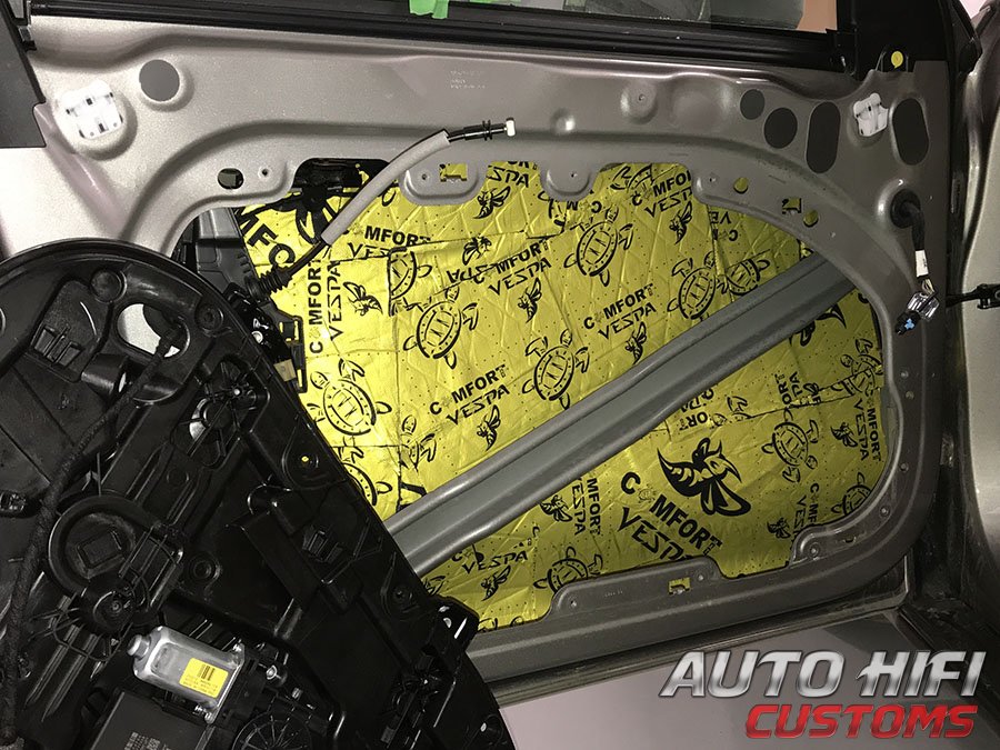 Установка шумоизоляции Comfort Mat Vespa в Volvo S60 III