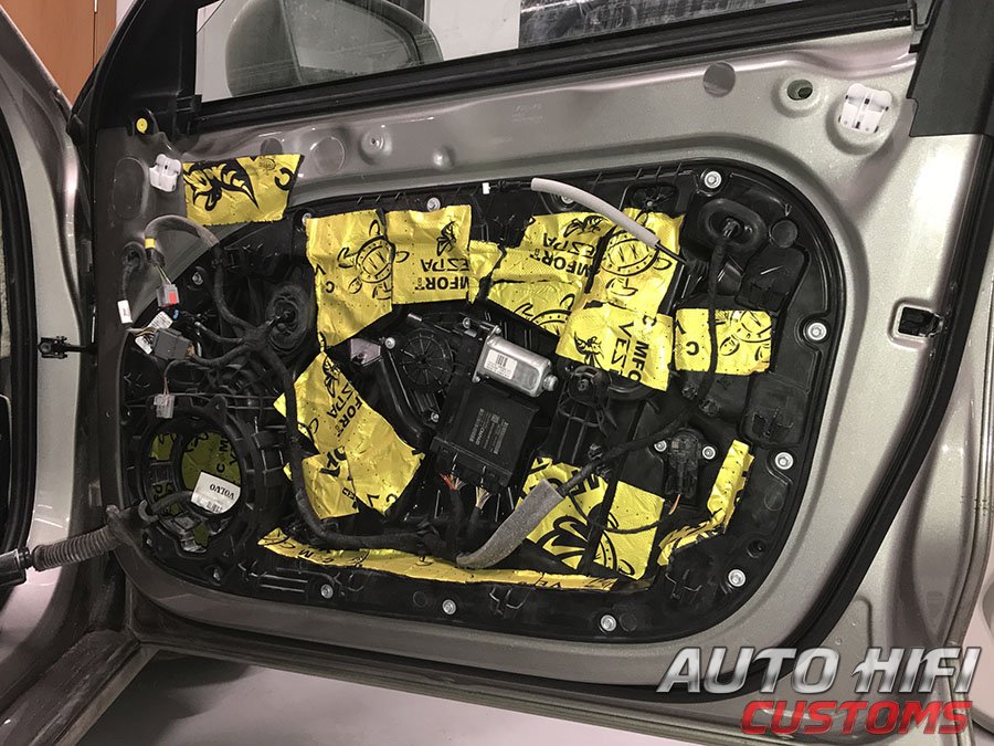 Установка шумоизоляции Comfort Mat Vespa в Volvo S60 III