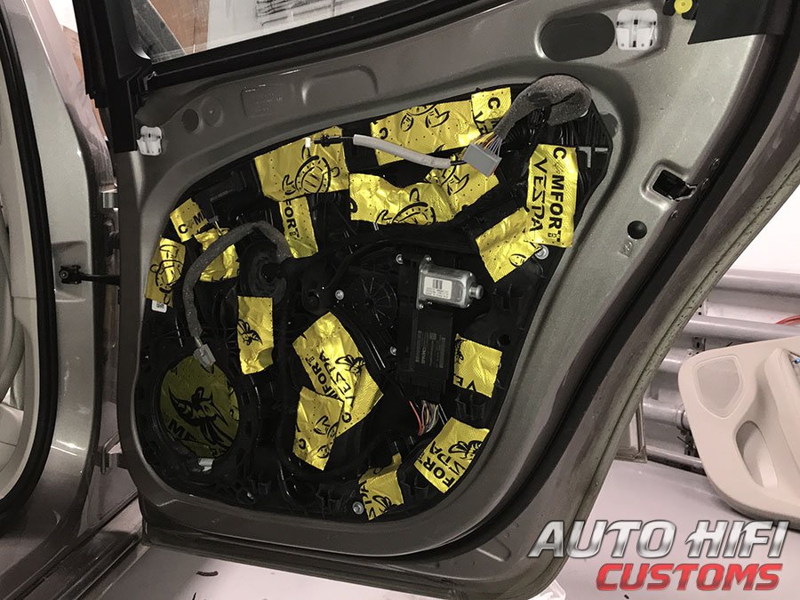 Установка шумоизоляции Comfort Mat Vespa в Volvo S60 III