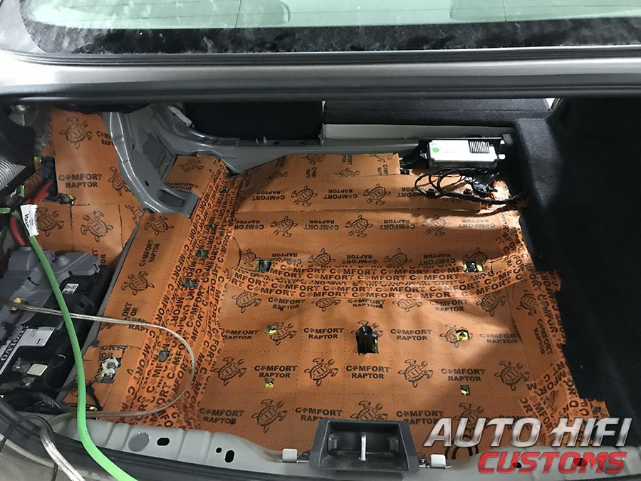 Установка шумоизоляции Comfort Mat Spider в Volvo