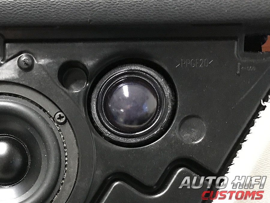 Установка акустики Xcelsus audio XXT30 в Volvo S60 III