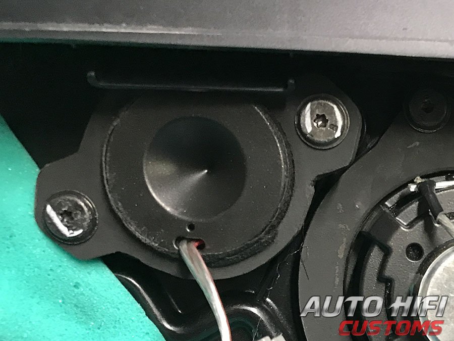 Установка акустики Xcelsus audio XXT30 в Volvo S60 III