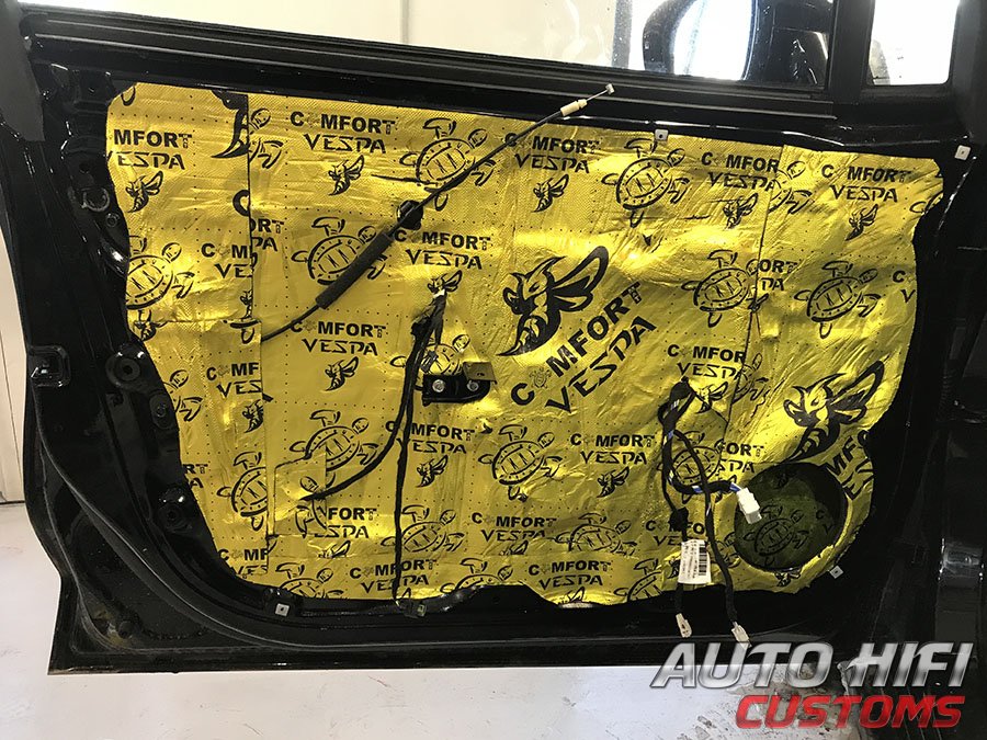 Установка шумоизоляции Comfort Mat Vespa в Amberauto A5