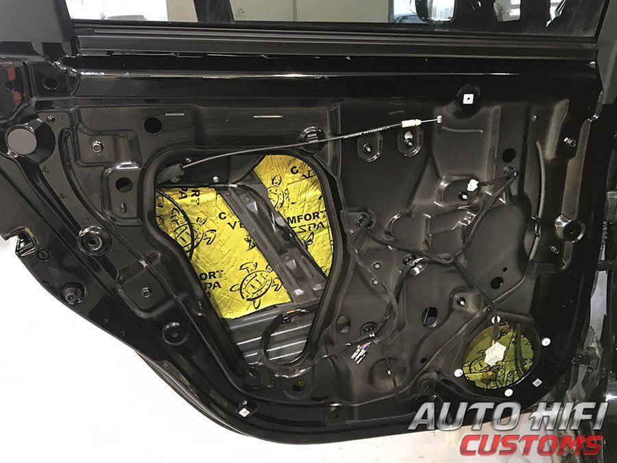 Установка шумоизоляции Comfort Mat Vespa в Amberauto A5