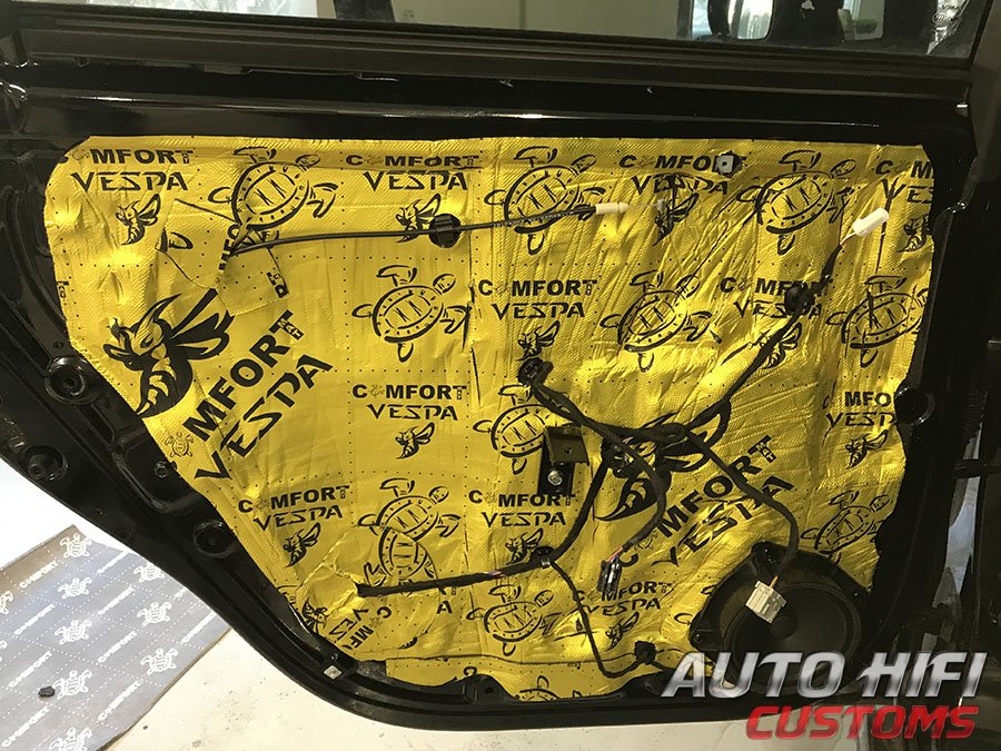Установка шумоизоляции Comfort Mat Vespa в Amberauto A5