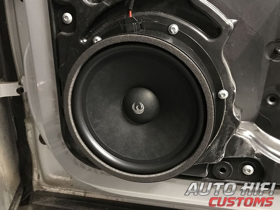 Установка акустики Phoenix Gold ZDSW7CS в Volkswagen Touareg II NF