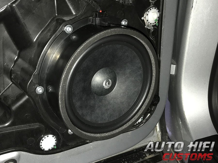 Установка акустики Phoenix Gold ZDSW7CS в Volkswagen Touareg II NF