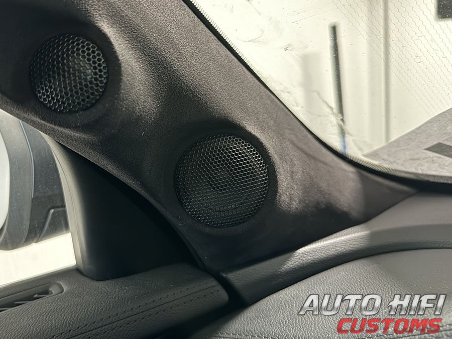 Установка акустики SOaudio SO55neo в Geely Monjaro