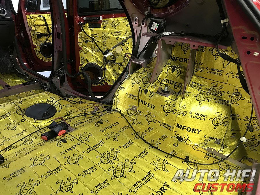 Установка шумоизоляции Comfort Mat Raptor в Renault