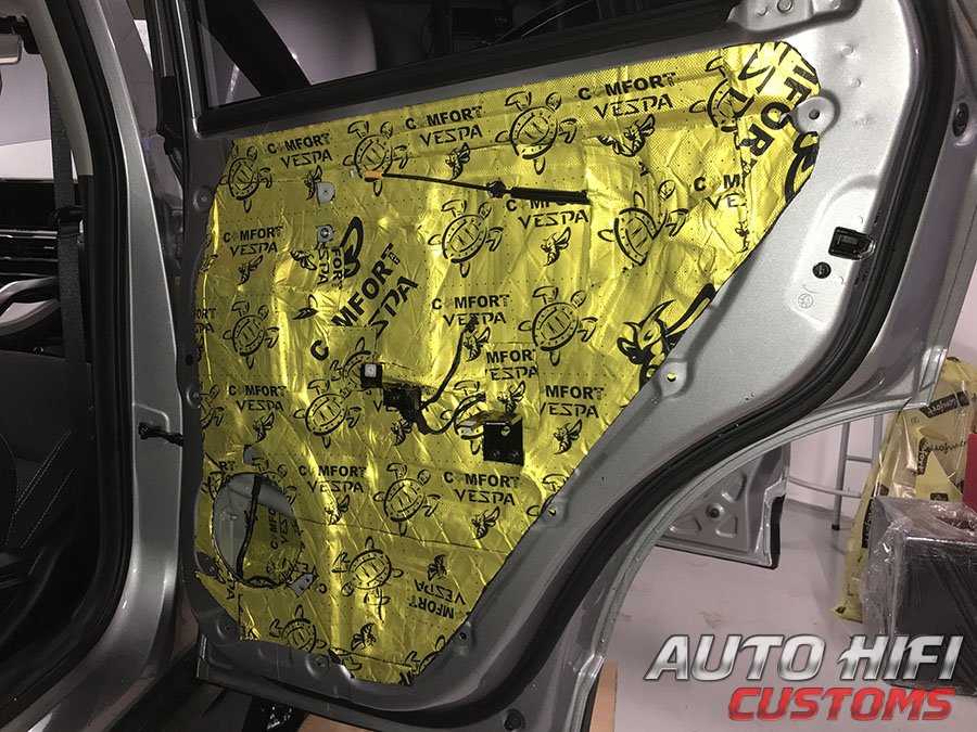 Установка шумоизоляции Comfort Mat Vespa в Belgee X50