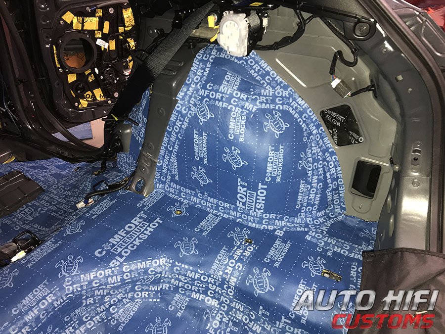 Установка шумоизоляции Comfort Mat Spider в KIA