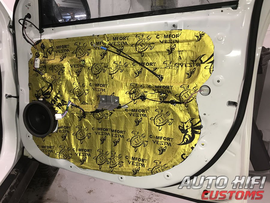 Установка шумоизоляции Comfort Mat Vespa в Mitsubishi ASX