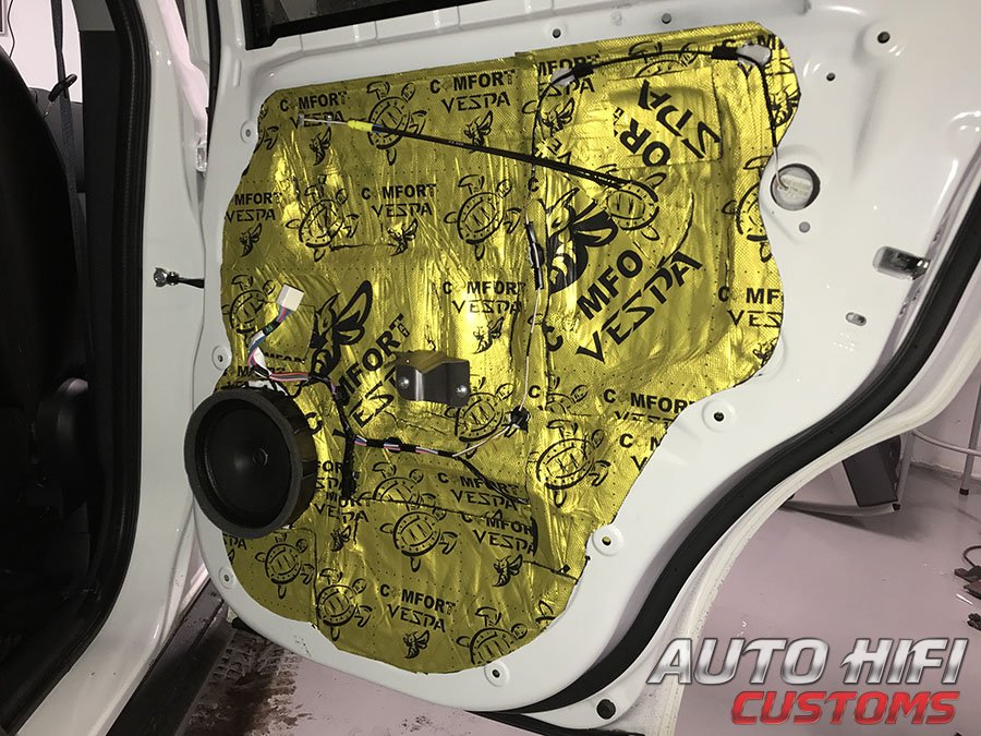 Установка шумоизоляции Comfort Mat Vespa в Mitsubishi ASX