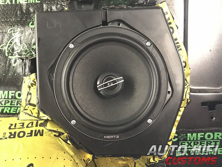 Установка акустики Hertz CX 165 в Hyundai Grand Starex Urban