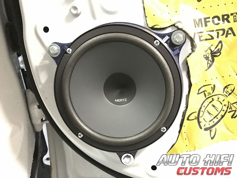 Установка акустики Hertz Uno K 165 в Toyota RAV4.5