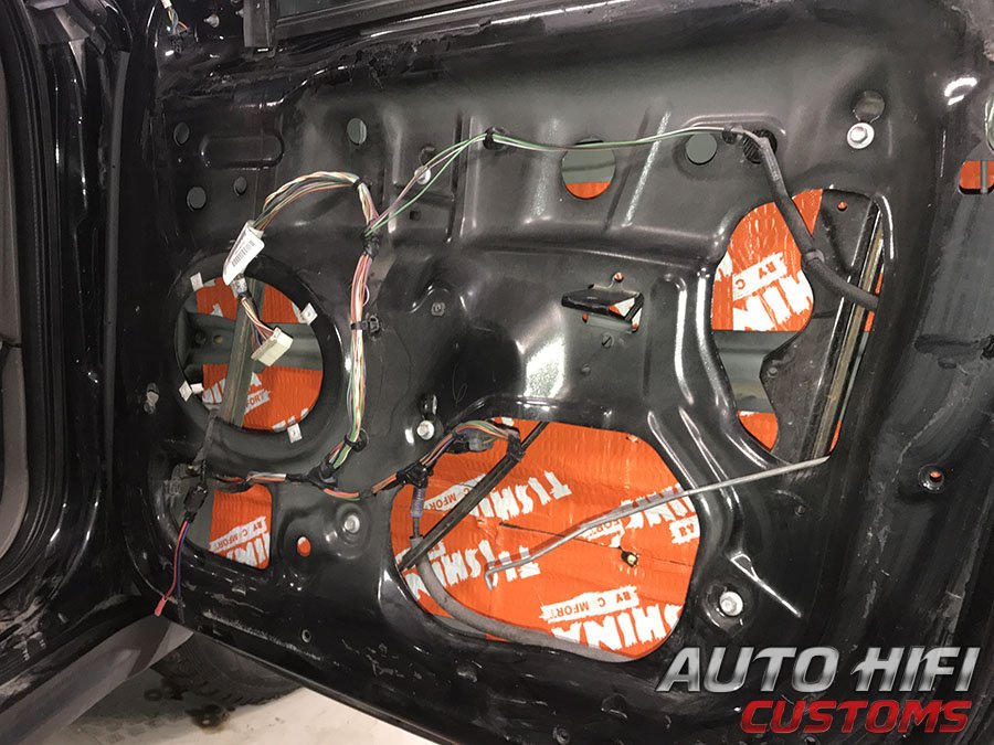 Установка шумоизоляции Comfort Mat Bronze 2 в Jeep Grand Cherokee (WK)