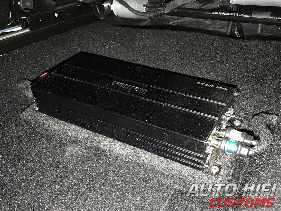 Установка усилителя Hellion HAM 800.2D в Skoda Superb III (B8)