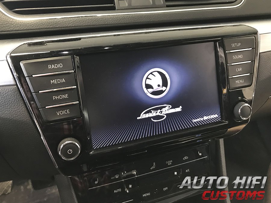 Установка усилителя Hellion HAM 800.2D в Skoda Superb III (B8)