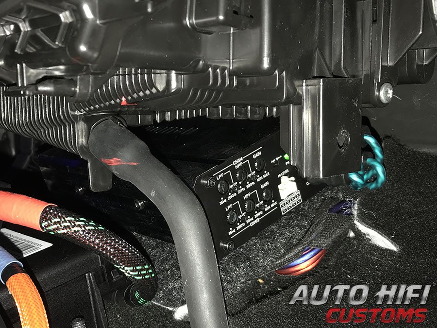 Установка усилителя Hellion HAM 150.4D в GAC GS8