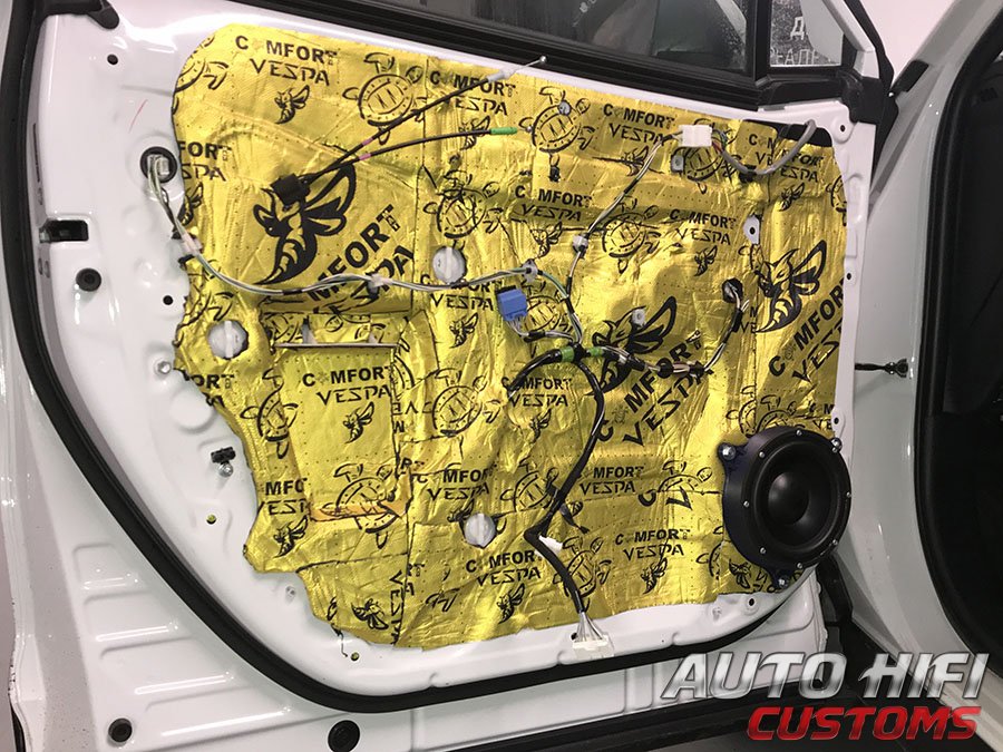 Установка шумоизоляции Comfort Mat Vespa в Toyota RAV4.5