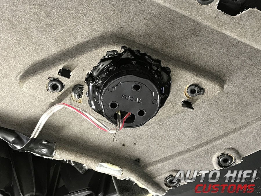 Установка акустики Focal Slatefiber PS 165 SF в Volkswagen Touran L