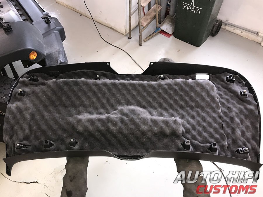 Установка шумоизоляции Comfort Mat Soft Wave 15 в Volkswagen Touareg II NF