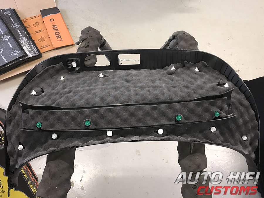 Установка шумоизоляции Comfort Mat Soft Wave 15 в KIA Stinger