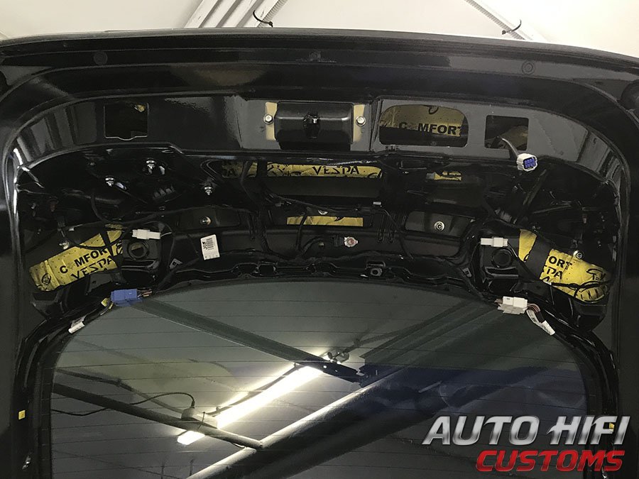 Установка шумоизоляции Comfort Mat Soft Wave 15 в KIA Stinger