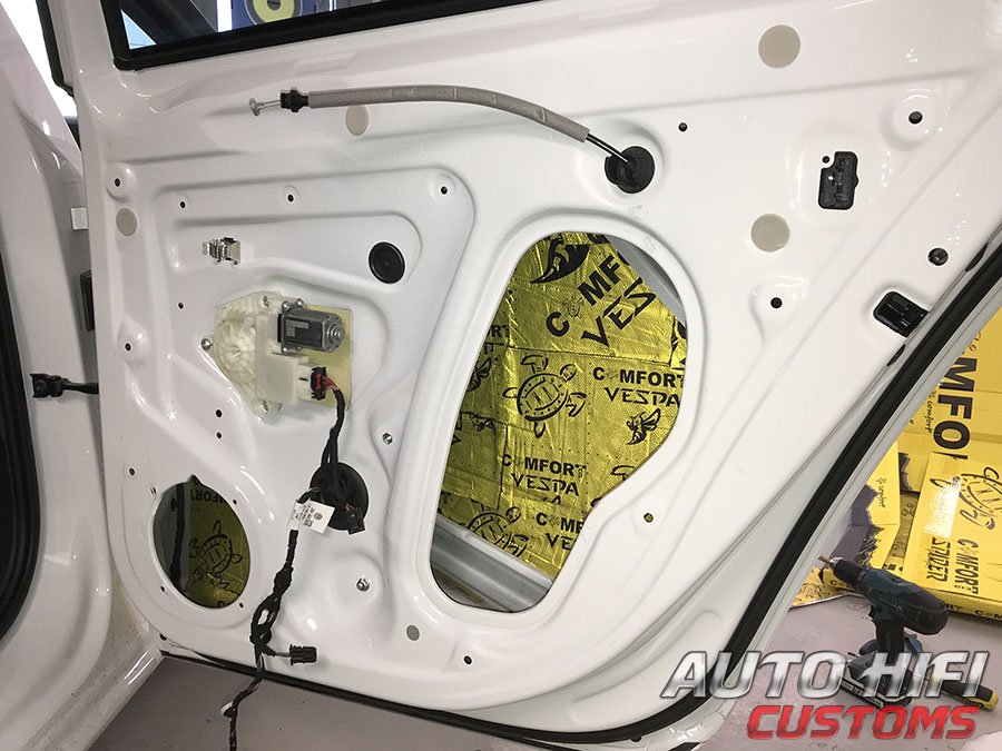 Установка шумоизоляции Comfort Mat Vespa в Skoda Superb III (B8)