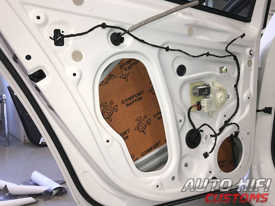 Установка шумоизоляции Comfort Mat Vespa в Skoda Superb III (B8)
