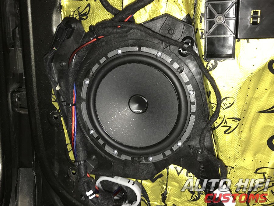 Установка акустики Hertz CK 165 F в Peugeot 3008