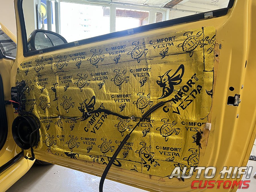 Установка шумоизоляции Comfort Mat Vespa в Opel Corsa D