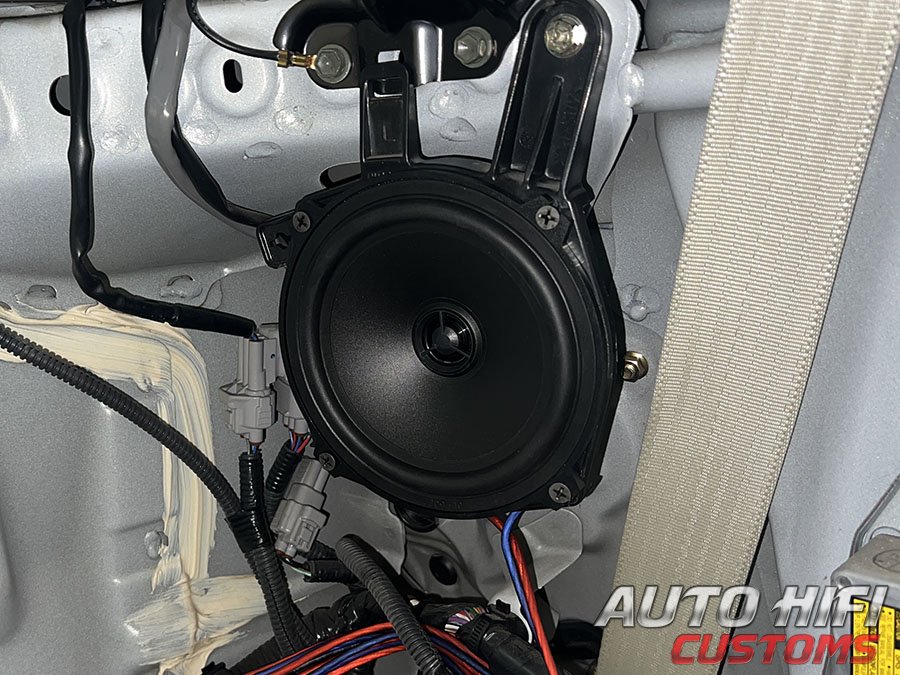 Установка акустики Axton ATX130S в Lexus SC 430