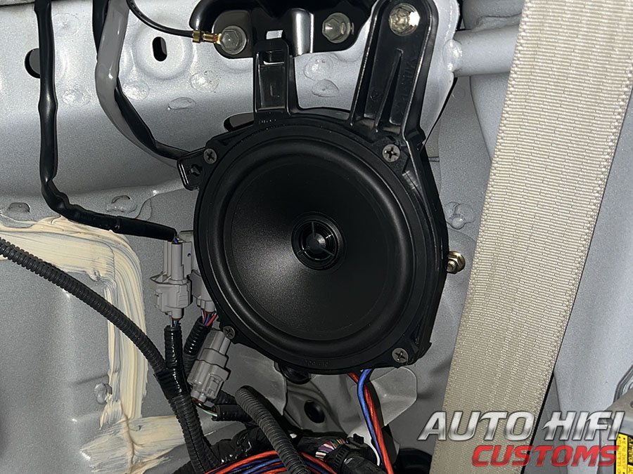 Установка акустики Axton ATX100S в Lexus SC 430
