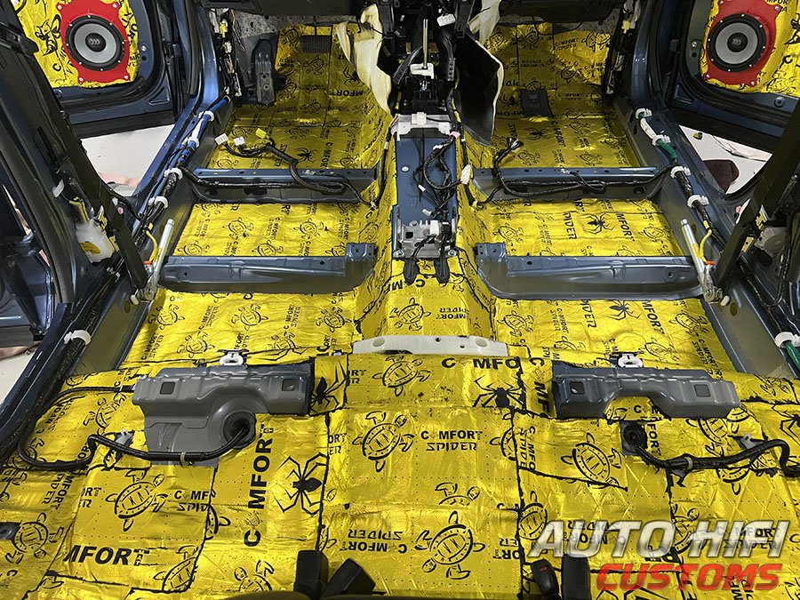 Установка шумоизоляции Comfort Mat Spider в Subaru Forester (SK)