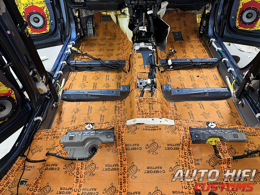 Установка шумоизоляции Comfort Mat Spider в Subaru Forester (SK)