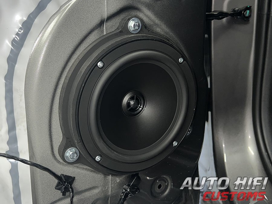 Установка акустики Axton ATX165S в Geely Coolray