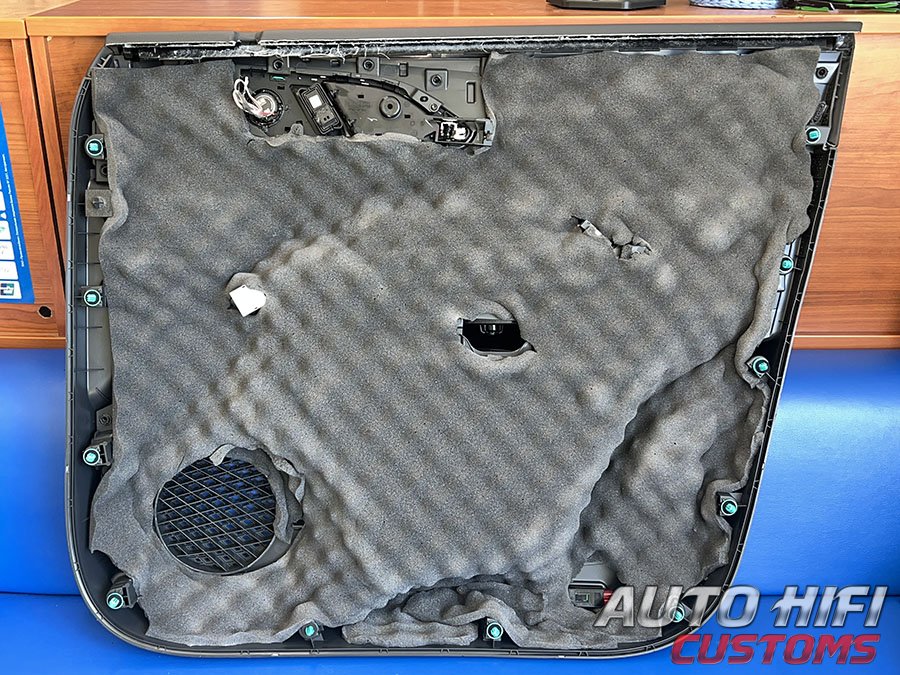 Установка шумоизоляции Comfort Mat Vespa в Hongqi