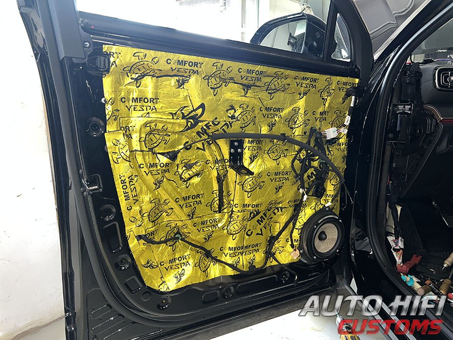 Установка шумоизоляции Comfort Mat Vespa в Jaecoo J8