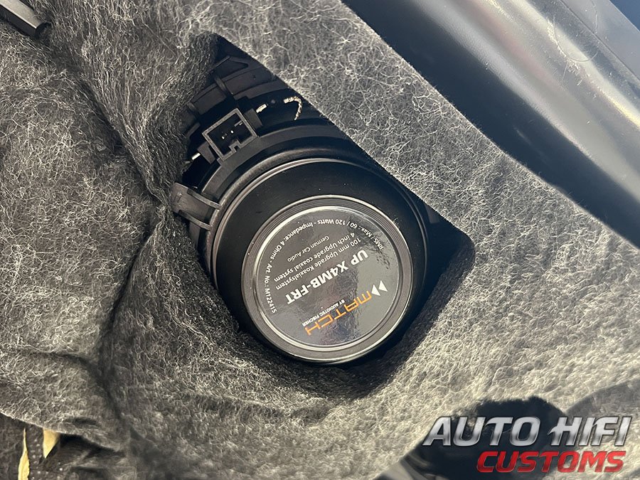 Установка акустики Match UP C42MB-FRT в Mercedes E class (W213)