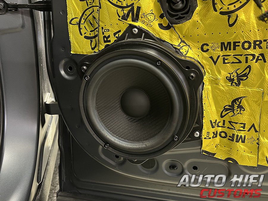 Установка акустики SOaudio SO165/38 в Geely Monjaro