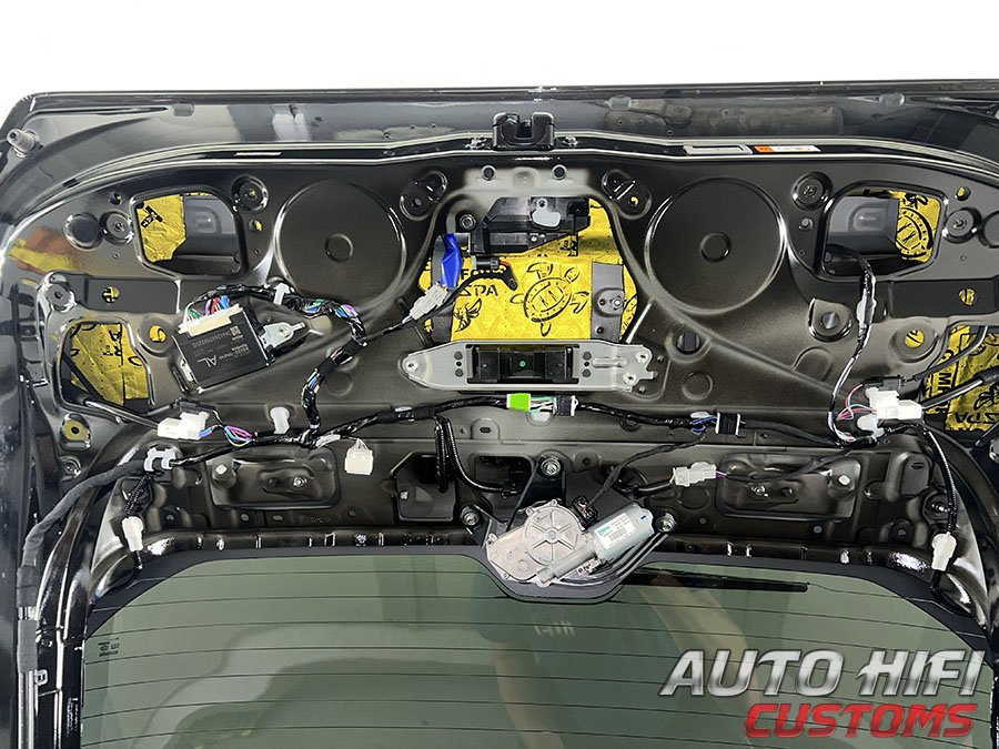Установка шумоизоляции Comfort Mat Soft Wave 15 в Toyota RAV4 VI XA60