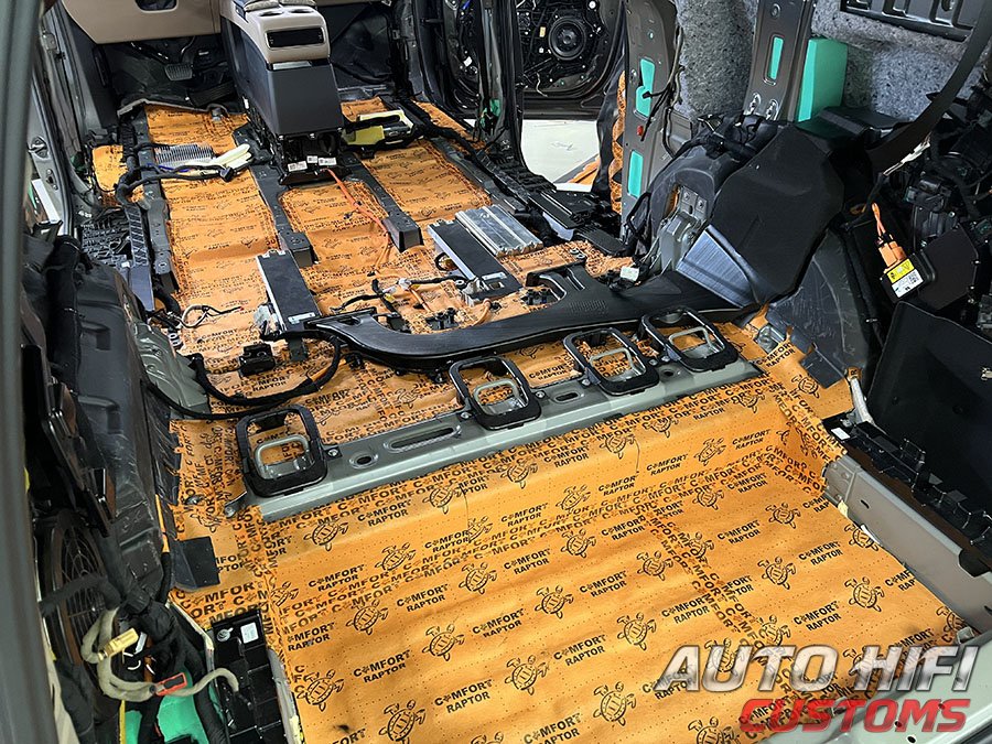 Установка шумоизоляции Comfort Mat Spider в Li