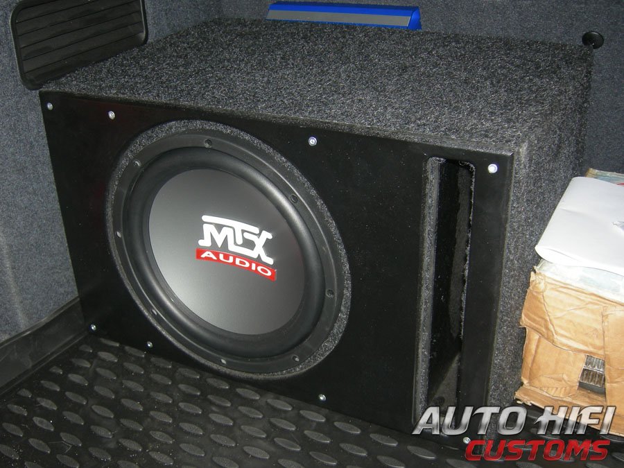 Установка сабвуфера MTX RT12-04 vented box в Audi A4