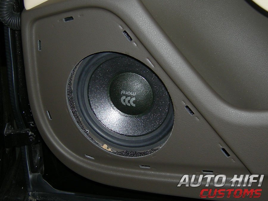 Установка акустики Morel Virtus 602 в Audi A6 (C7)