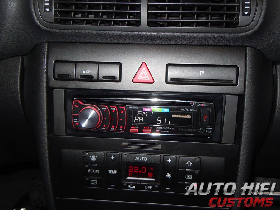 Установка автомагнитолы Pioneer DEH-6300SD в Audi A4