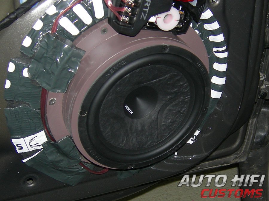Установка акустики Hertz ESK 165L.5 в Audi A4 (B8)
