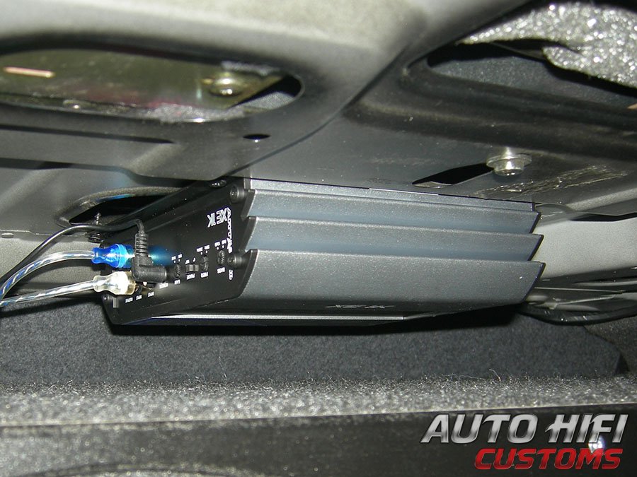 Установка усилителя Art Sound XE 1K в Audi A4 (B8)