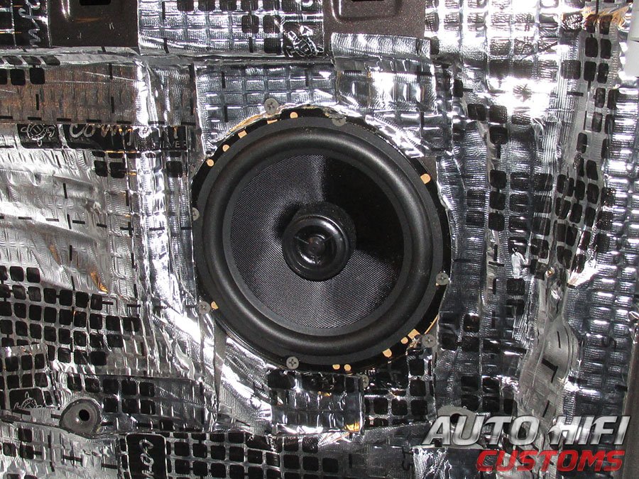 Установка акустики Audio System MXC 165 в Audi A1