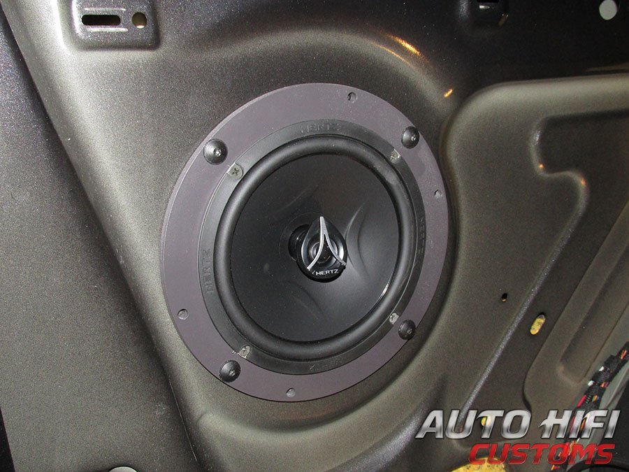 Установка акустики Hertz ECX 165.5 в Audi A3 (8P)